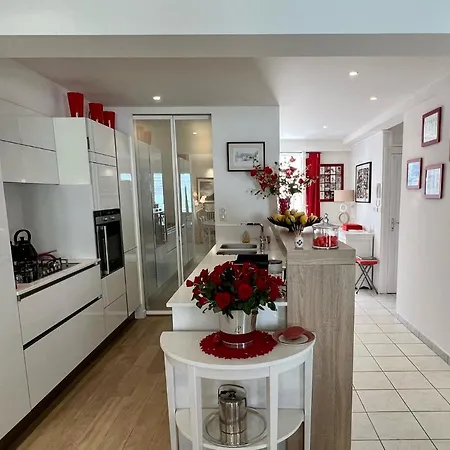 120m2 Avec Deux Terrasses Ensoleillees A *