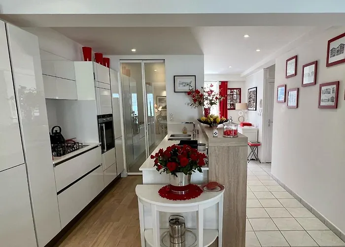 120m2 Avec Deux Terrasses Ensoleillees A *